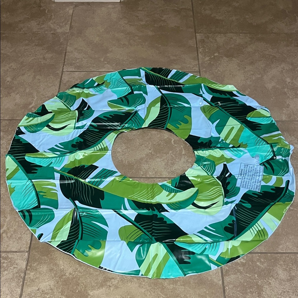 BRAND NEW (NEVER USED) Tropical Leaf Print Pool Float